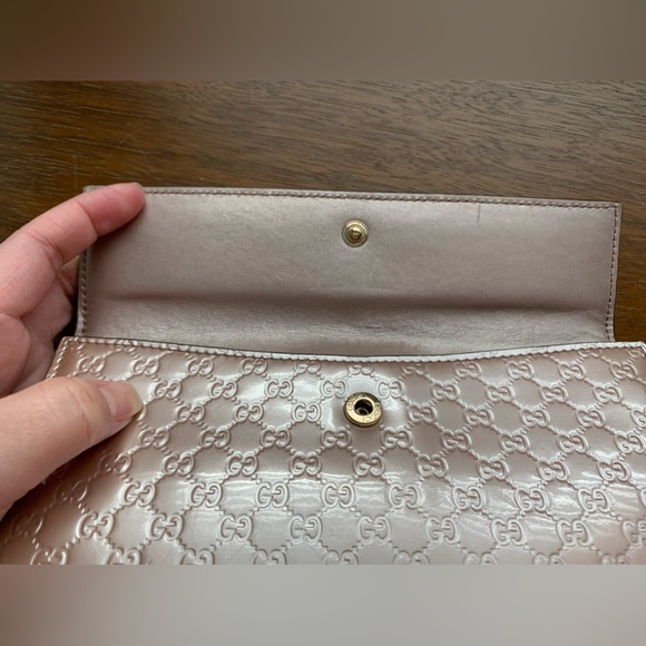Authentic Gucci Microguccissima Monogram
Patent Leather Wallet - Picture 10 of 15